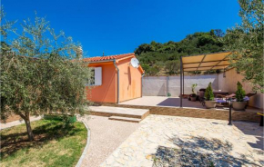 Beautiful Home In Mundanije With Jacuzzi